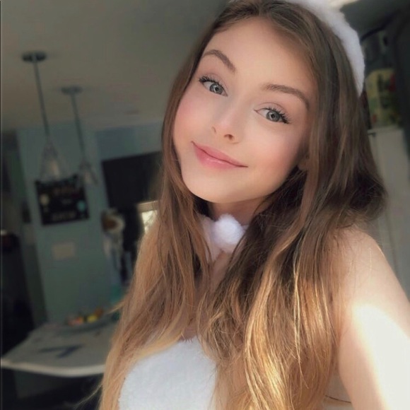 Meet your Posher, Courtney - Picture 1 of 1